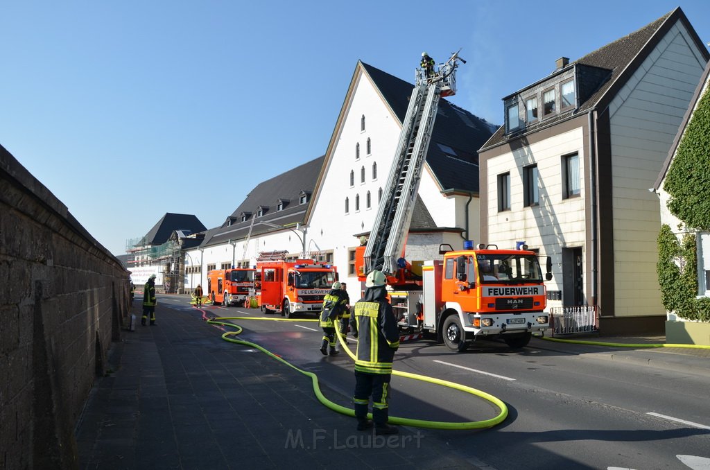 Feuer 3 Dachstuhlbrand Koeln Rath Heumar Gut Maarhausen Eilerstr P265.JPG